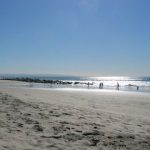 图像的沙滩和蔚蓝的天空背景,由r . Isip摄影